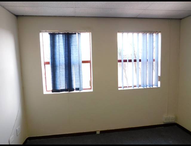 96M² OFFICE TO LET IN WELTEVREDEN PARK